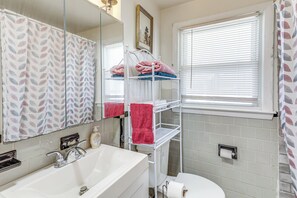 Bathroom - Walk to Shops & Eats! Attleboro Basecamp (Attleboro)