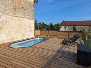 Terrace/patio - Renovated to make your stay "just like home". Pets allowed! (Nonards)