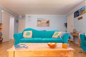 Living area - NR 6 Cove Apartment Carrickalinga (Carrickalinga)