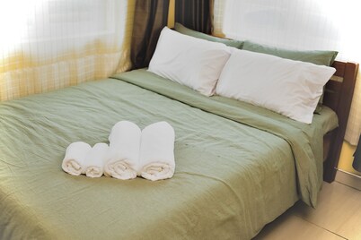 Cozy 2-bedroom townhome in friendly Blantyre neighborhood. With full kitchen.