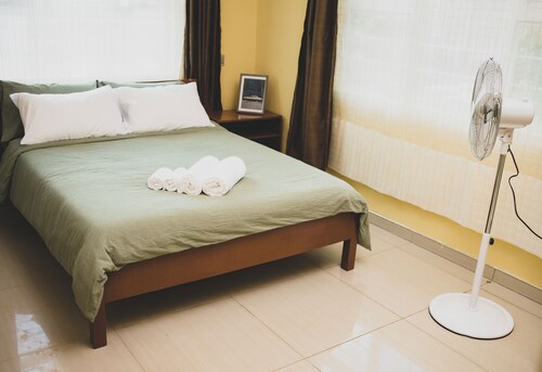 Cozy 2-bedroom townhome in friendly Blantyre neighborhood. With full kitchen.