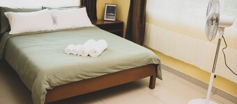 Cozy 2-bedroom townhome in friendly Blantyre neighborhood. With full kitchen.