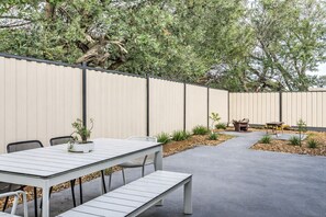 Outdoor dining - Sandy Shores by Ready Set Stay (Tootgarook)