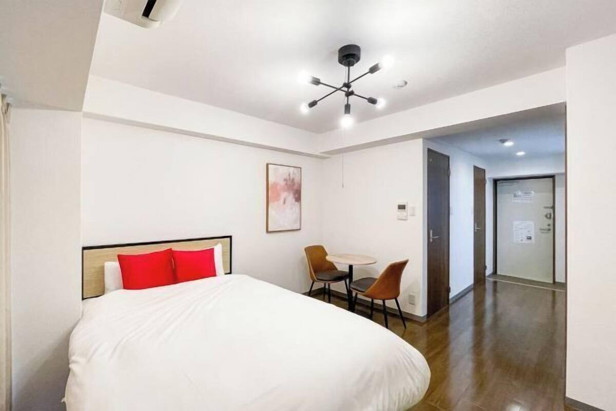 WiFi (free), bed sheets