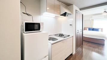 Apartment(g01), Non Smoking | Private kitchen | Fridge, microwave, stovetop, electric kettle