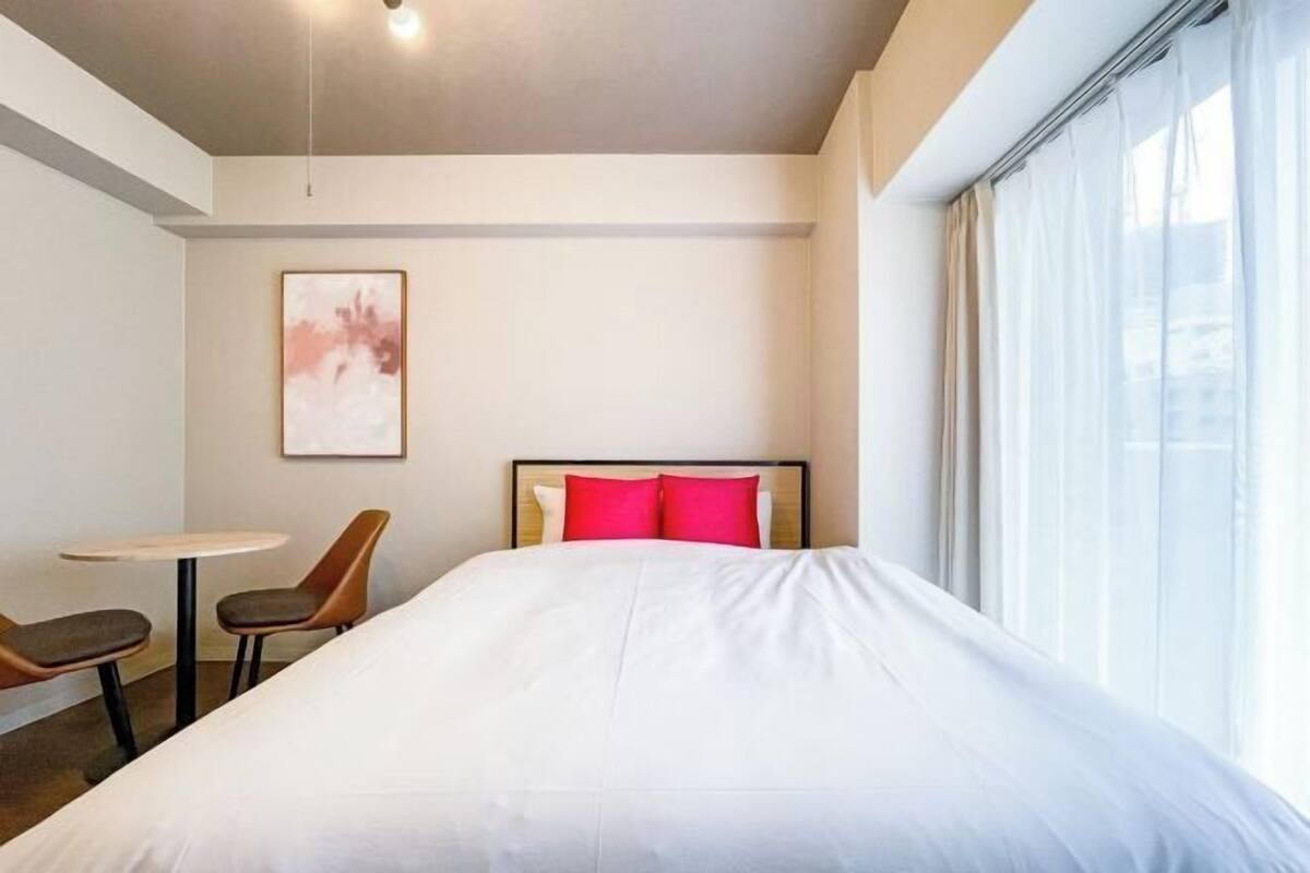 WiFi (free), bed sheets