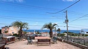 Outdoor dining - South Reef Condominium 1115 people entire build / Minamiboso City Chiba (Minamiboso City)