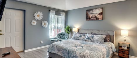 3 bedrooms, iron/ironing board, travel crib, internet