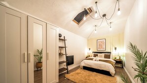 Unclassified image, 4 of 16, button - Apartment in Cite Center (Manchester)
