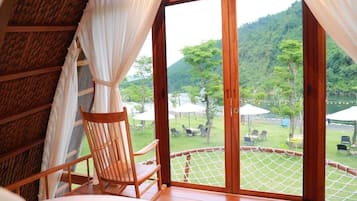 Bungalow, eigener Pool, Flussblick | Ausblick vom Zimmer