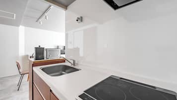 Fridge, microwave, stovetop, cookware/dishes/utensils