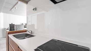 Fridge, microwave, stovetop, cookware/dishes/utensils