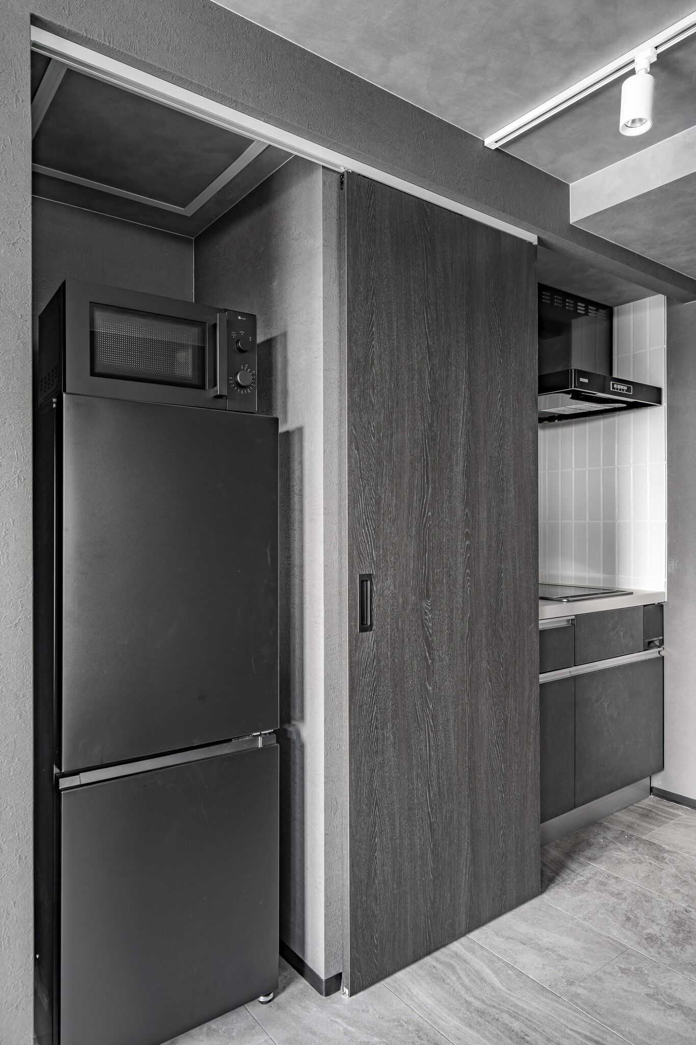 Fridge, microwave, stovetop, cookware/dishes/utensils