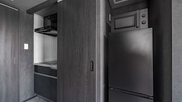 Fridge, microwave, stovetop, cookware/dishes/utensils