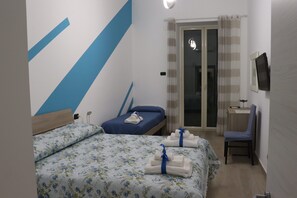 Camera tripla, vista città