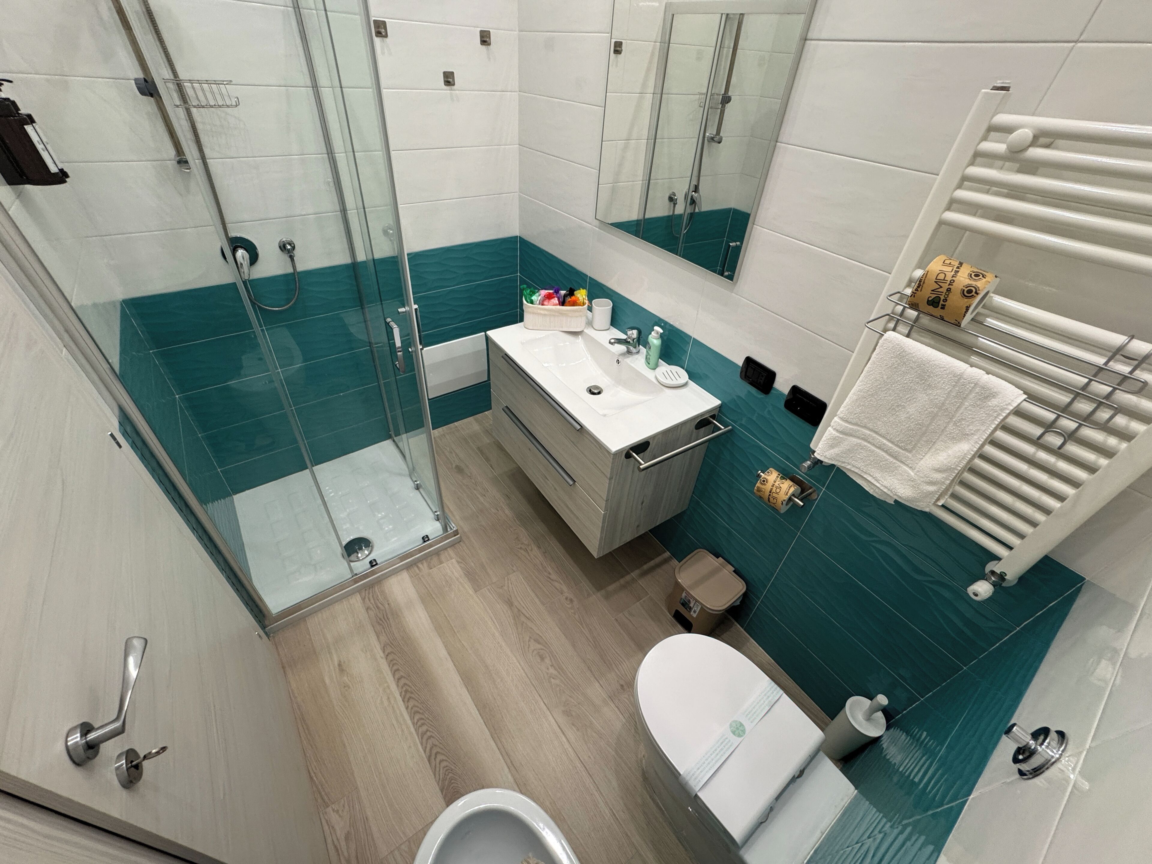 Triple Room, City View | Bathroom