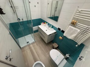 Triple Room, City View | Bathroom - Casa La Rosa Rooms- Nel Cuore di Napoli (Naples)