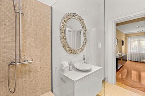 Shower, hair dryer - App Noa - Villa Accione (Opatija)