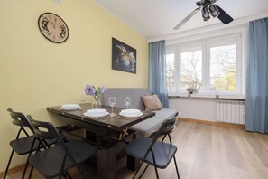 Dining - Cozy Apartment | Place to Work | Pet Friendly (Warszawa)