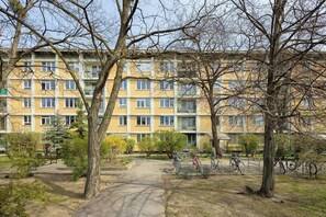 Exterior - Cozy Apartment | Place to Work | Pet Friendly (Warszawa)