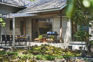 Outdoor dining - Threetime Good Design Award winner designed by M / Ito City Shizuoka (Ito City)
