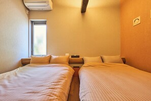 2 bedrooms, desk, bed sheets - Threetime Good Design Award winner designed by M / Ito City Shizuoka (Ito City)