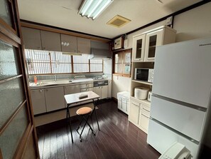 Fridge, microwave, stovetop, cookware/dishes/utensils