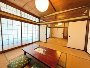 Interior - Atami  Accommodates up to 14 people  Seaside  A / Atami City Shizuoka (Atami City)