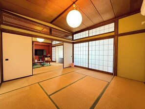 Interior - Atami  Accommodates up to 14 people  Seaside  A / Atami City Shizuoka (Atami City)