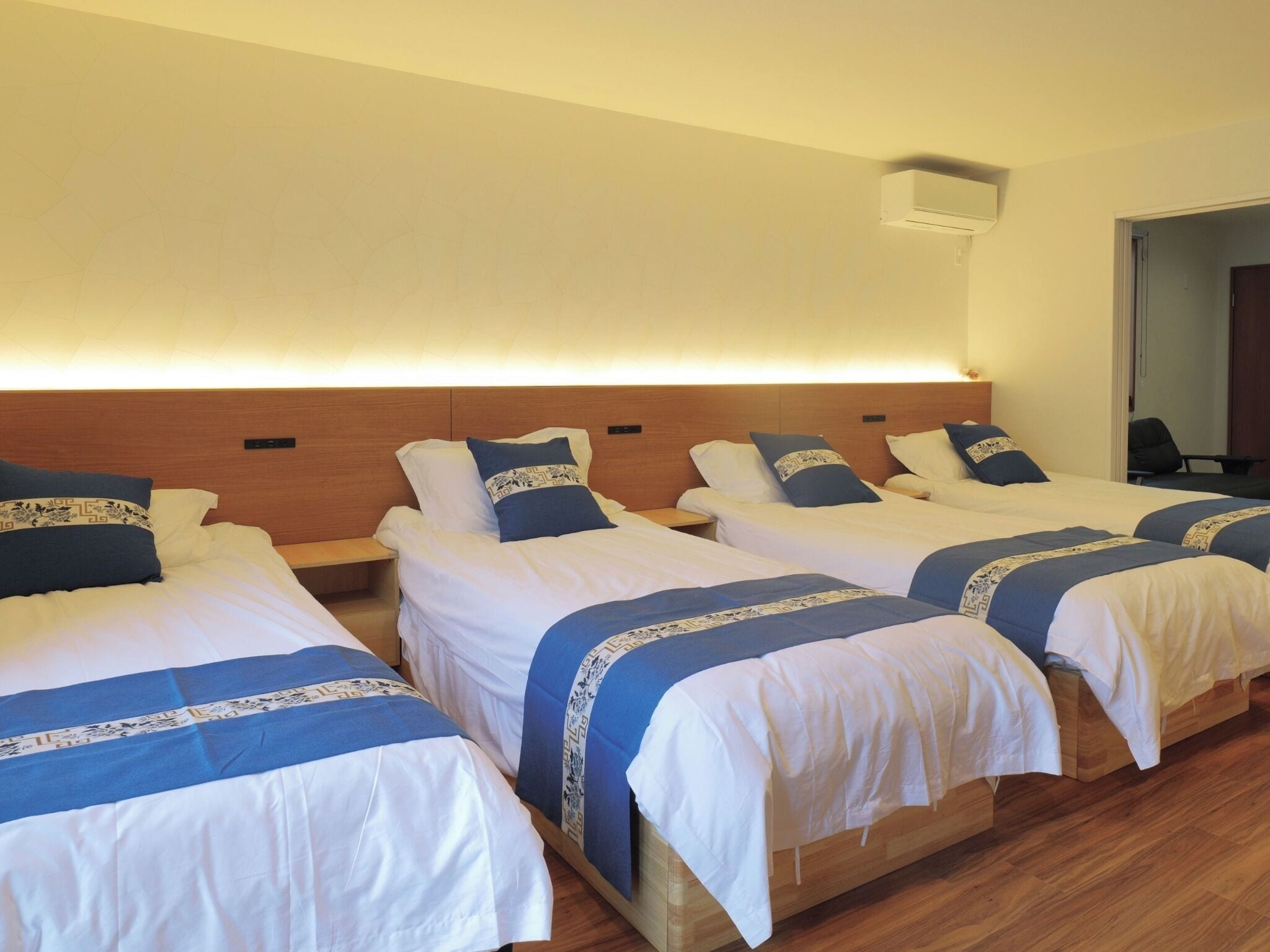 1 bedroom, desk, free WiFi, bed sheets