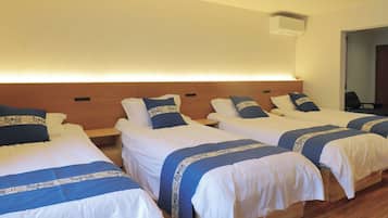 1 bedroom, desk, free WiFi, bed sheets