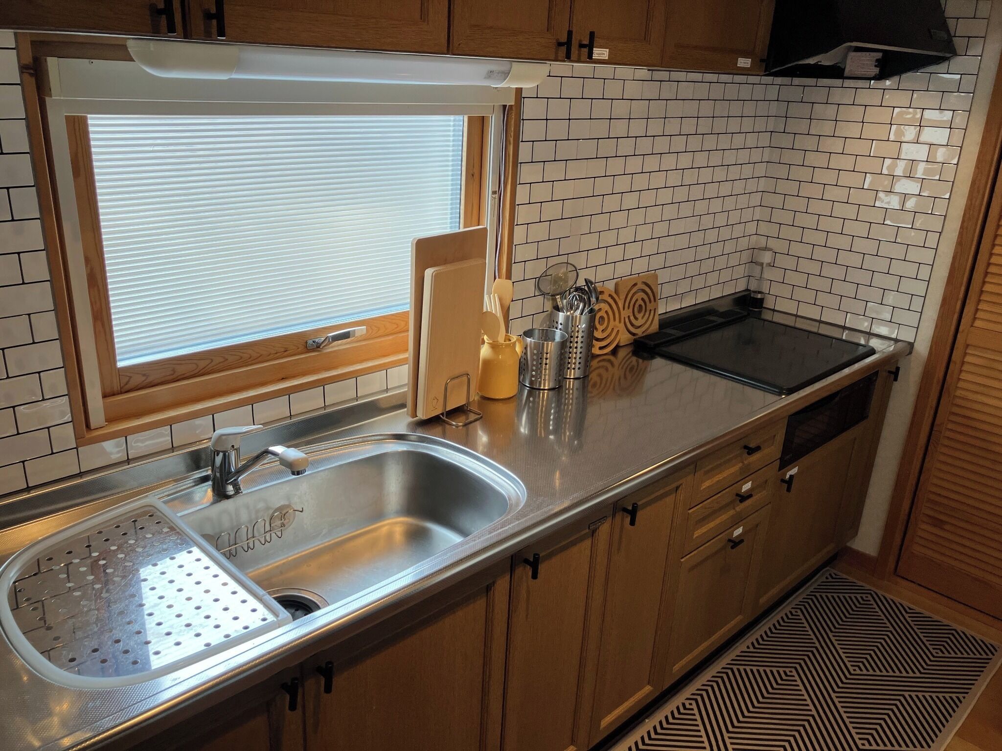Fridge, microwave, stovetop, cookware/dishes/utensils