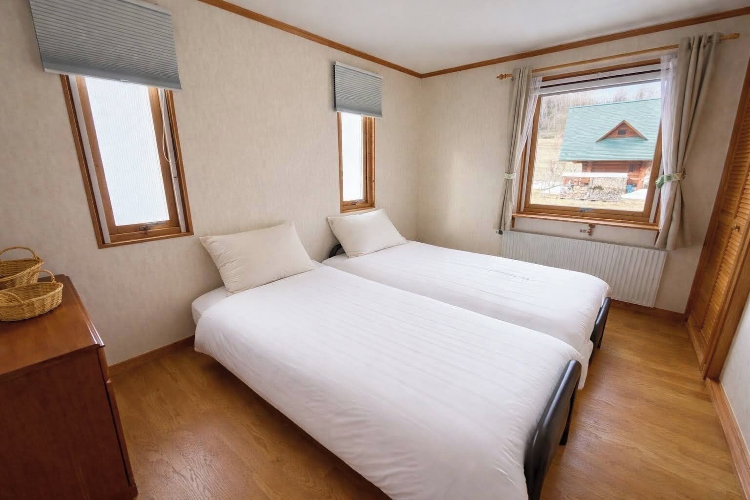 4 bedrooms, desk, free WiFi, bed sheets