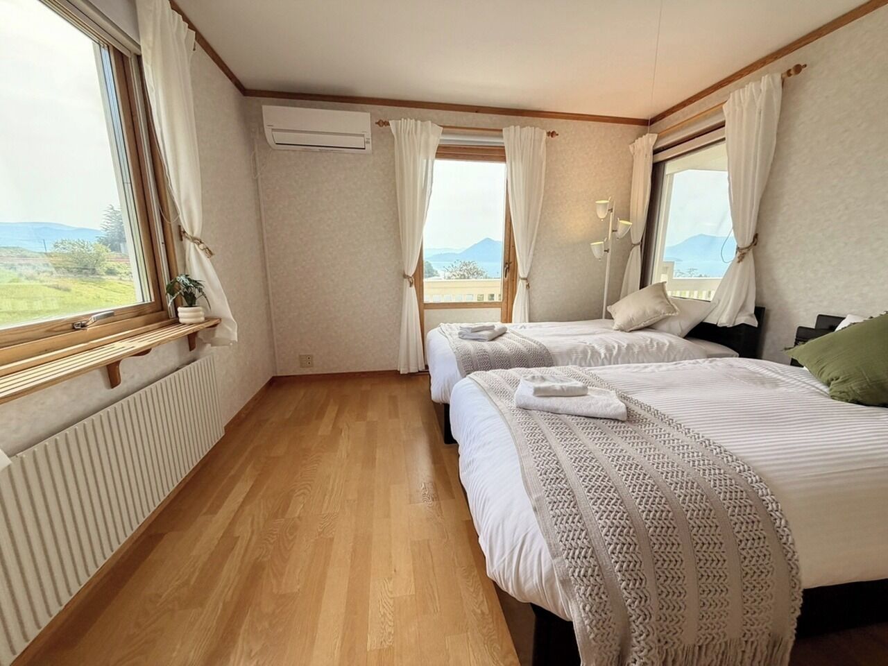 4 bedrooms, desk, free WiFi, bed sheets