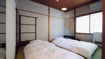 4 bedrooms, desk, iron/ironing board, free WiFi