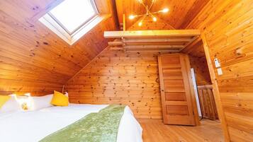 2 bedrooms, desk, free WiFi, bed sheets