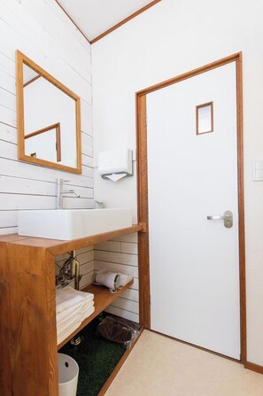 Bathroom - Just a 2minute walk to the beach and Enoshima Isl / Kamakura City Kanagawa (Kamakura City)