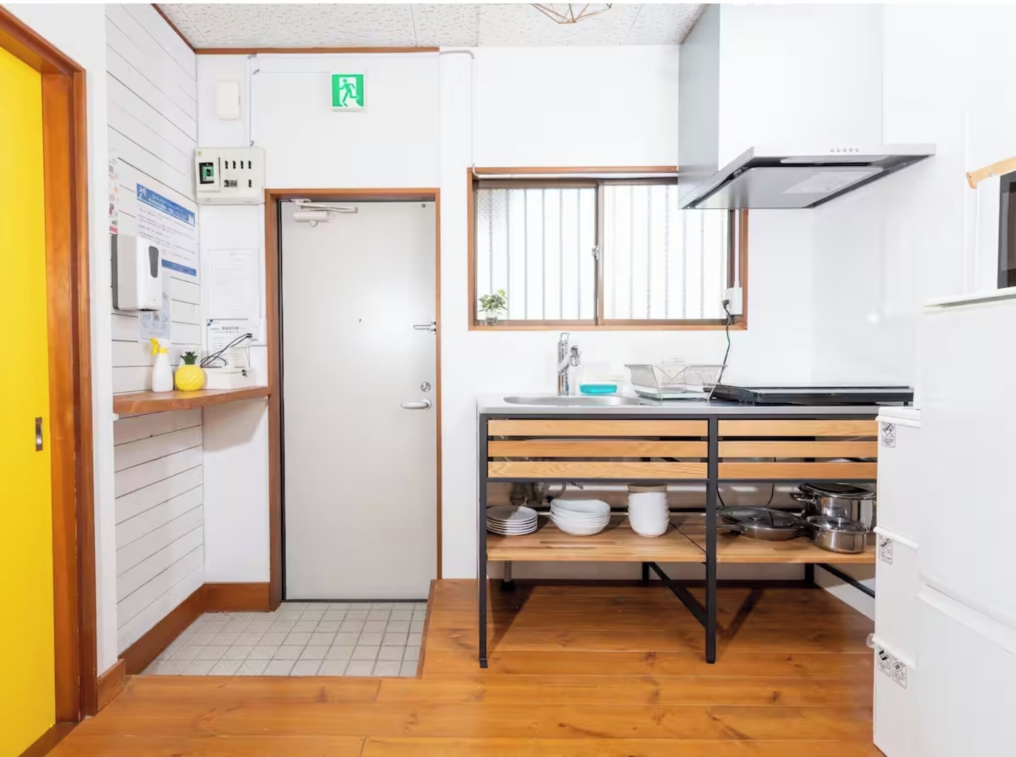 Fridge, microwave, stovetop, cookware/dishes/utensils