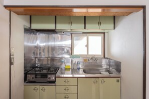 Fridge, microwave, stovetop, cookware/dishes/utensils