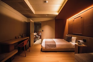 Standard Double Room | In-room safe, desk, blackout drapes, free WiFi - SABLIER by R HOTEL (Osaka)