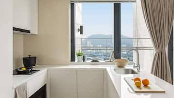 Double Room, Harbour View | Private kitchen