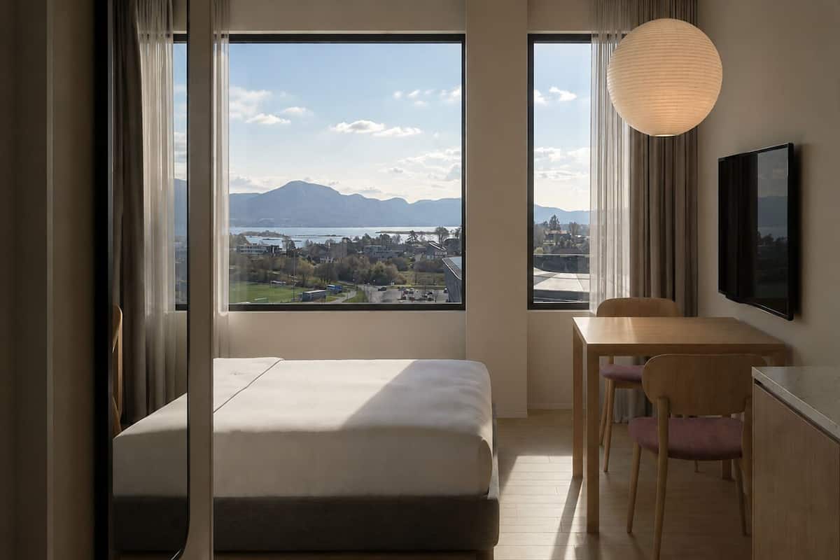 Cortinas blackout, tabla de planchar con plancha y wifi gratis