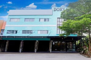 Exterior - Luxury Deluxe DBL Retreat W/ Free WiFi and Parking (Batam)