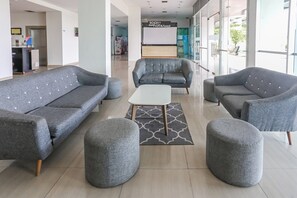 Lobby - Cozy Double Escape W/ Free WiFi and Parking (Bekasi)