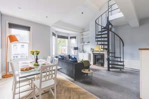 Dining - Designer Battersea Family Home | 3BR | Sleeps 6 (Greater London)