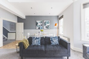 Living area - Designer Battersea Family Home | 3BR | Sleeps 6 (Greater London)