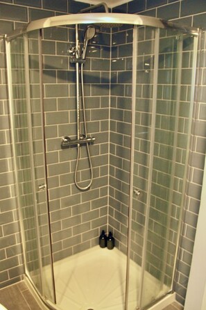 Shower - Designer Battersea Family Home | 3BR | Sleeps 6 (Greater London)