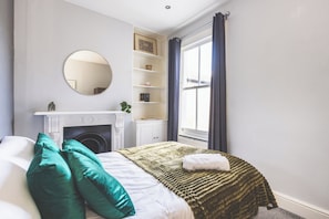 3 bedrooms - Designer Battersea Family Home | 3BR | Sleeps 6 (Greater London)