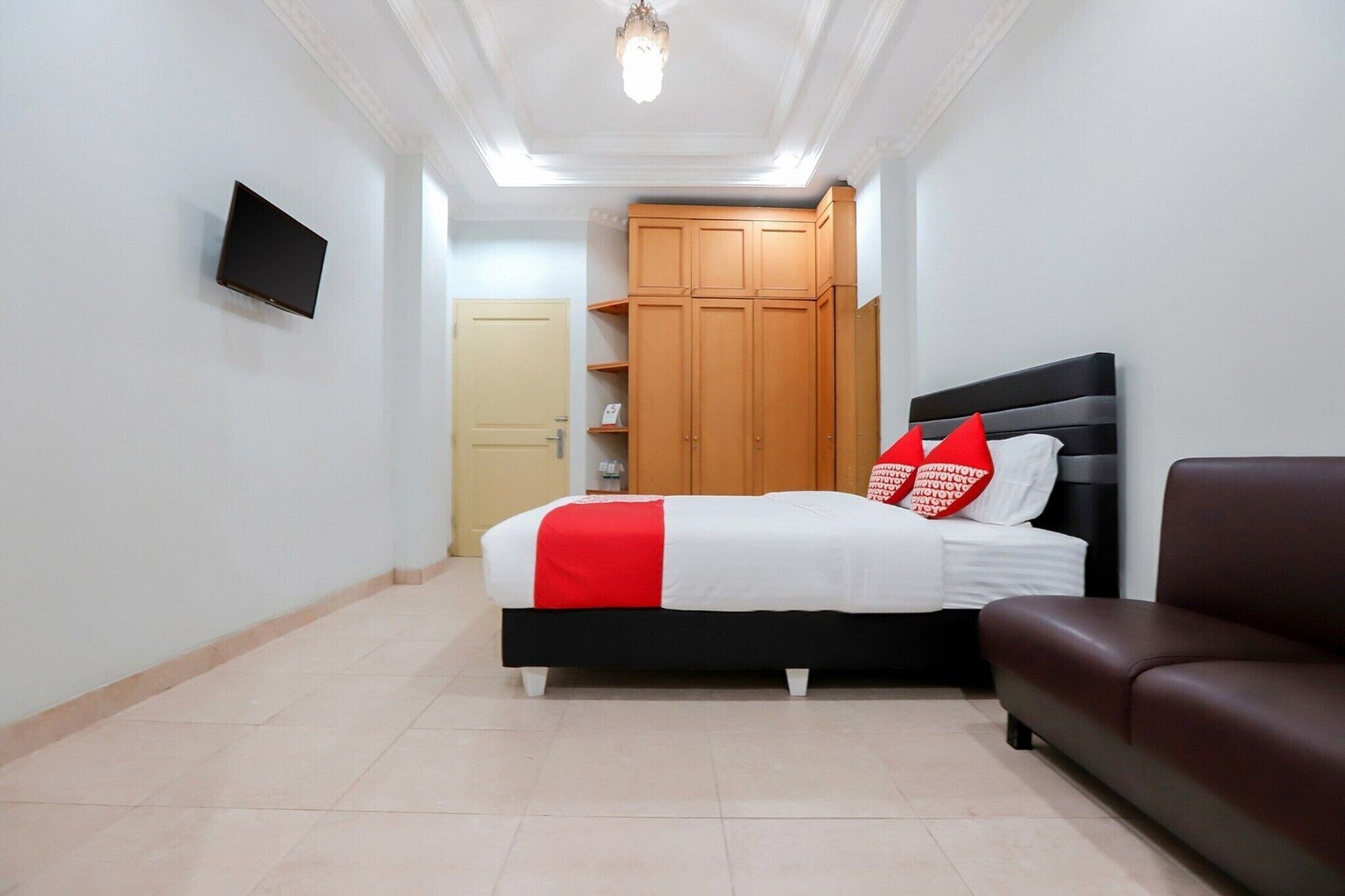 WiFi (free), bed sheets