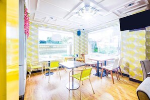 Dining - Luxury Deluxe DBL Retreat W/ Free WiFi and Parking (Jakarta)